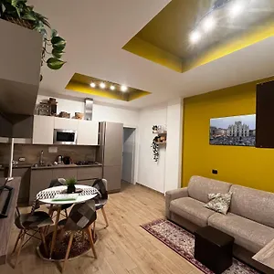 Appartamento Nel Quartiere Bayres Completamente Rinnovata, Milano